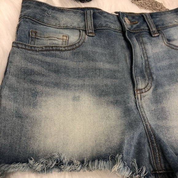 PINK VICTORIAβS SECRET DISTRESSED DENIM SHORT - Picture 3 of 7